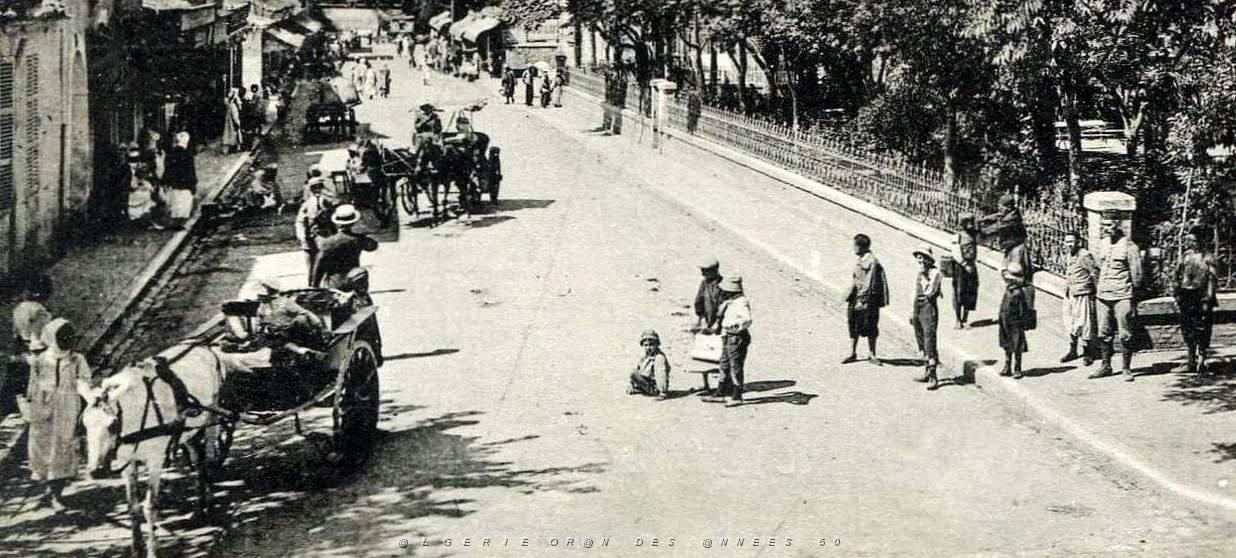 737- Batna - Le square et la rue Gambetta2.jpg